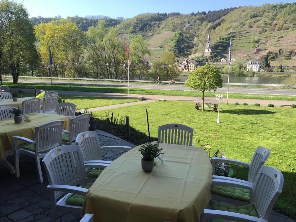 Hotel-Restaurant Peifer Brodenbach Exteriör bild